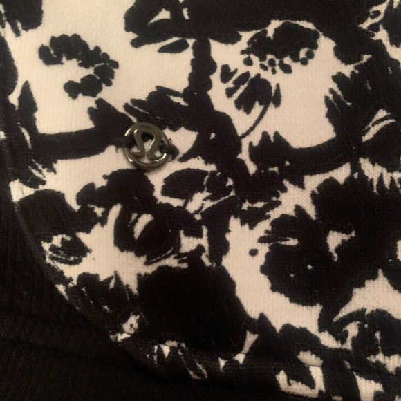 Lululemon Cozy Cuddle Up Jacket, like new condition, size 8!!:) - Picture 5 of 6